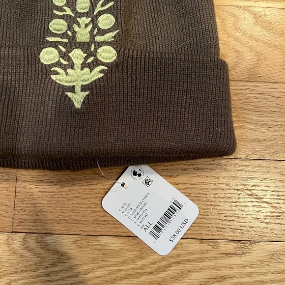 Free People Iconic Buti Logo Beanie Green NWT - Picture 2 of 3